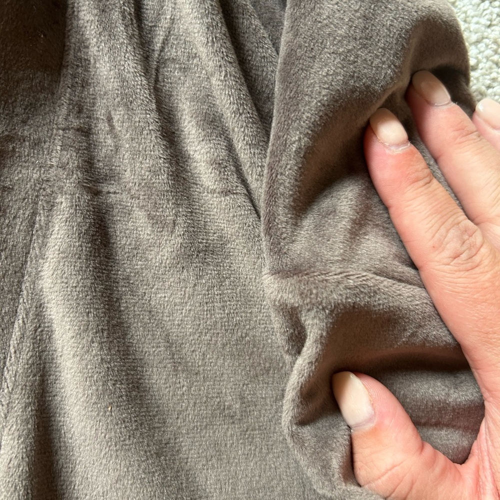 SKIMS Robe - Picture 3 of 4